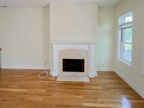 Building Photo - 2328 N Greenview Ave