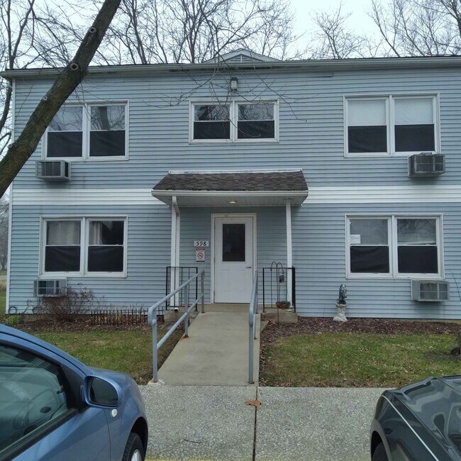 Building Photo - 598 N Coal St