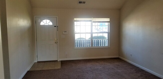 Living room - 1916 Heather Lea Dr