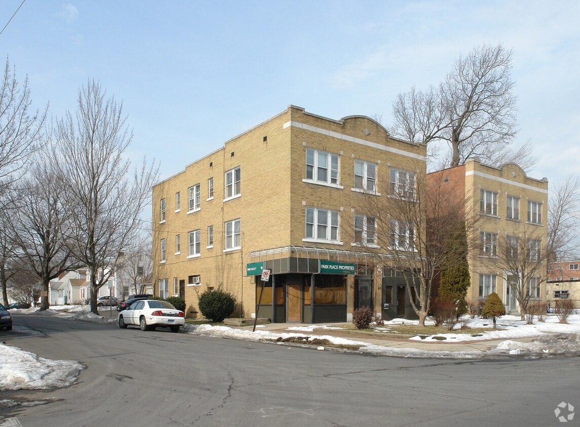 825829 Wethersfield Ave, Hartford, CT 06114 Apartments in Hartford