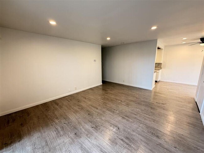 Foto del edificio - Newly Remodeled 2BR/2BA Condo with Private Outdoor Space! Torrance, CA 90502!