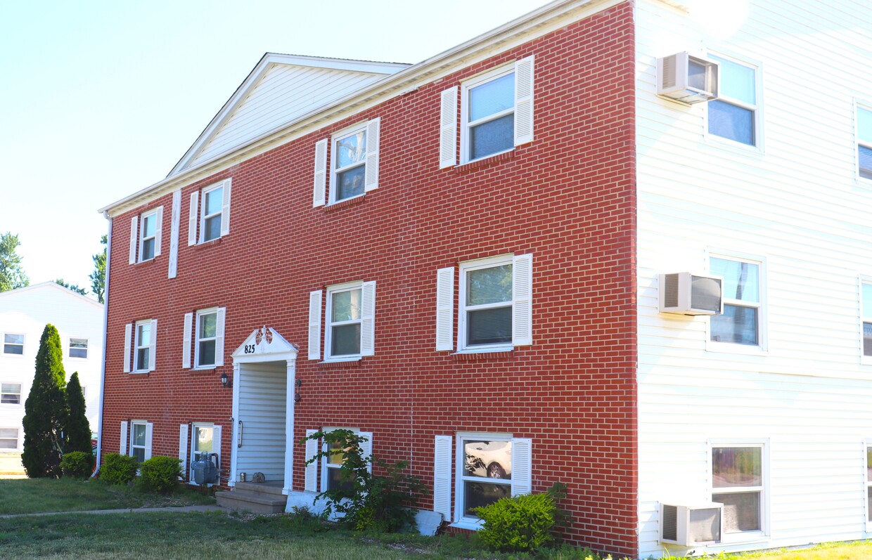 Primary Photo - Williamsburg Apartments