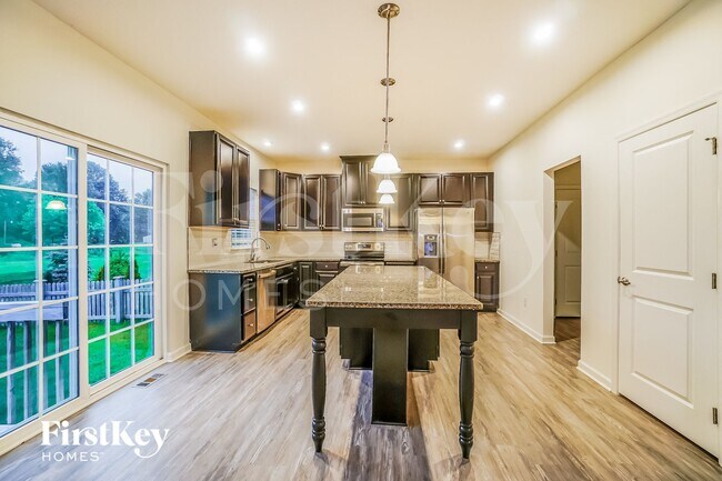 Foto del edificio - 717 Wallace Dr