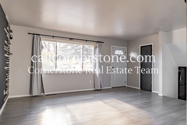 Building Photo - 1320 Verde Dr