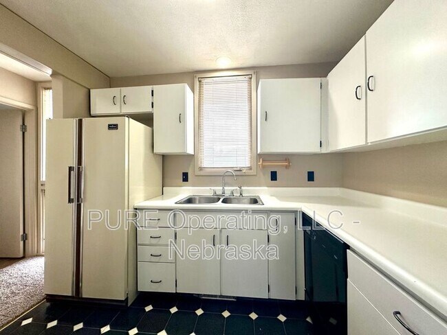 Foto del edificio - 1631 N 109th Plaza