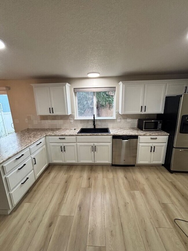 Foto del edificio - 3 Bedroom 2.5 Bath Newberg OR