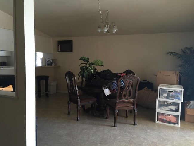 Building Photo - 936 E Collins Ave