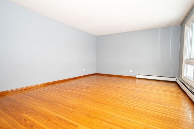 Building Photo - 24 Honduras Ln