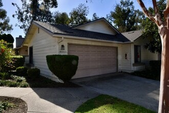 Building Photo - 10353 Crosscreek Terrace