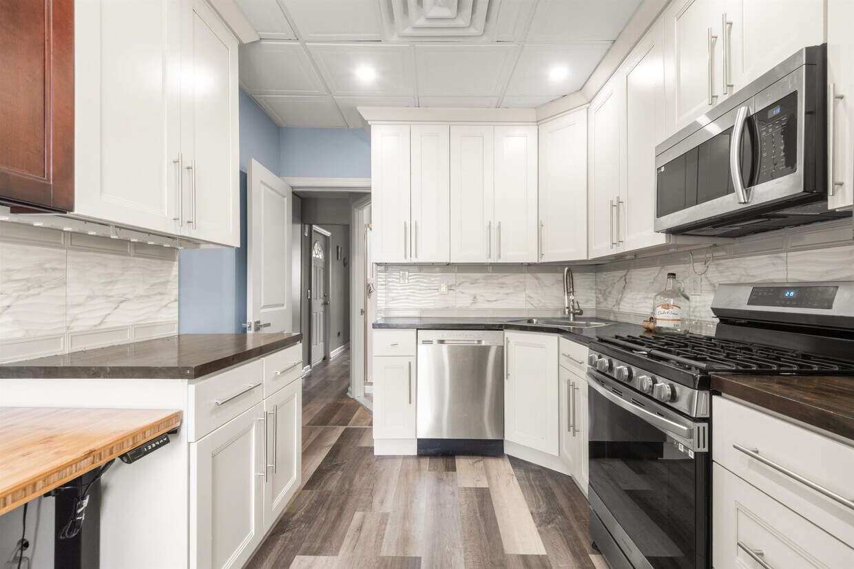 Foto principal - 7406 Bergenline Ave