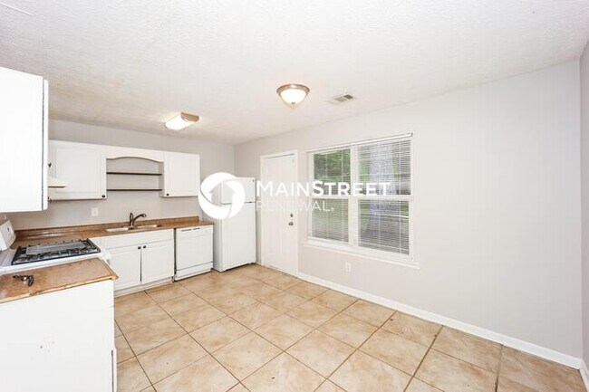 Foto del edificio - 3 Bedroom Pet-Friendly Home in Jonesboro, GA with Main Street Renewal