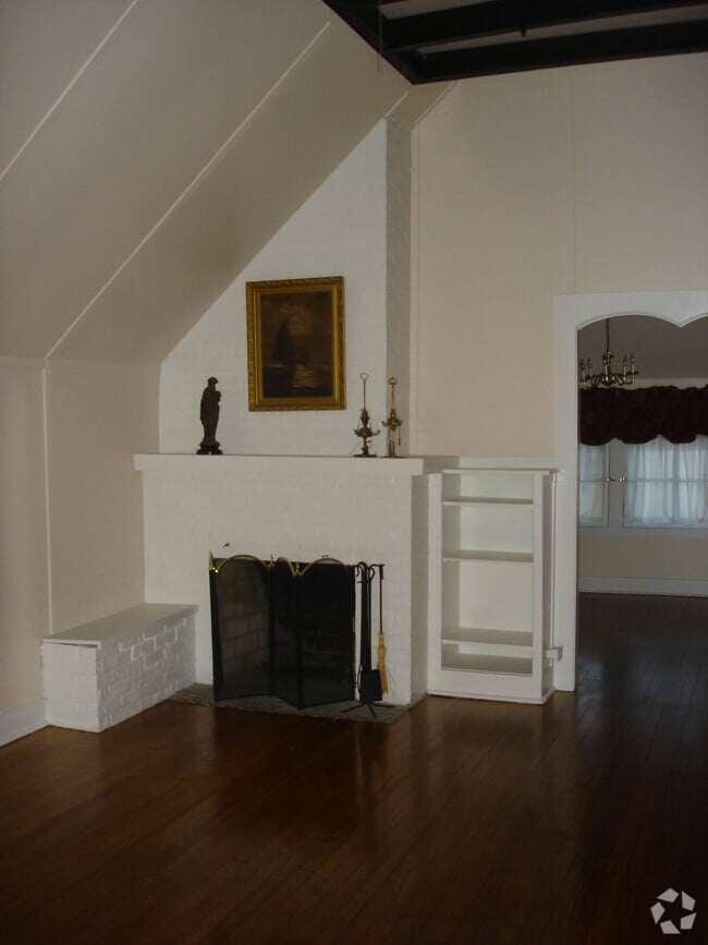 Building Photo - 1632 Sheridan Rd