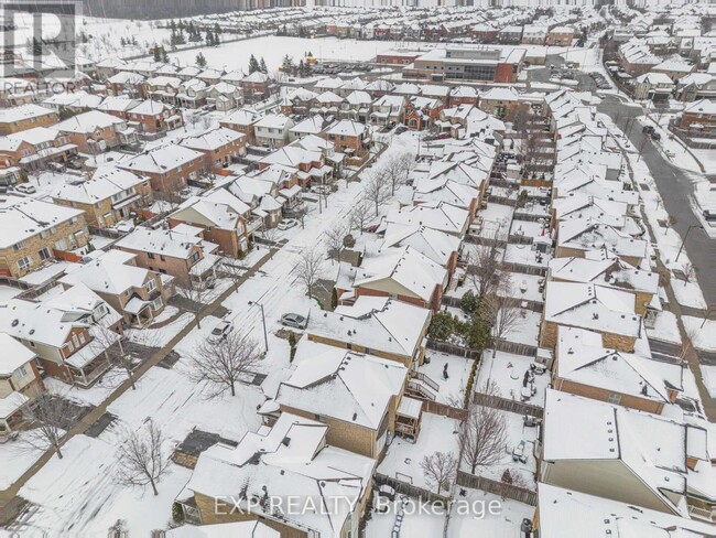 Building Photo - 1193 Barr Crescent