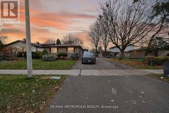Building Photo - 6 Madoc Dr