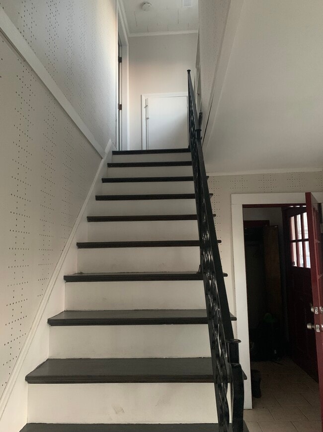 Foto del edificio - 16 Hillcrest Cir