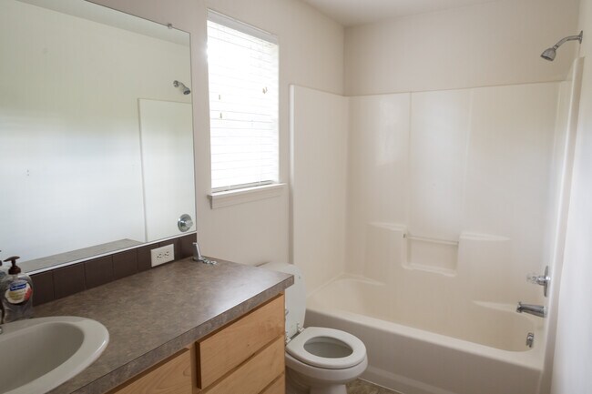 Master bathroom - 12601 Ne 26th st