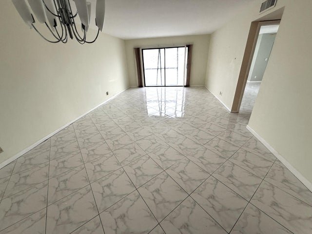 Foto del edificio - 7076 Huntington Ln