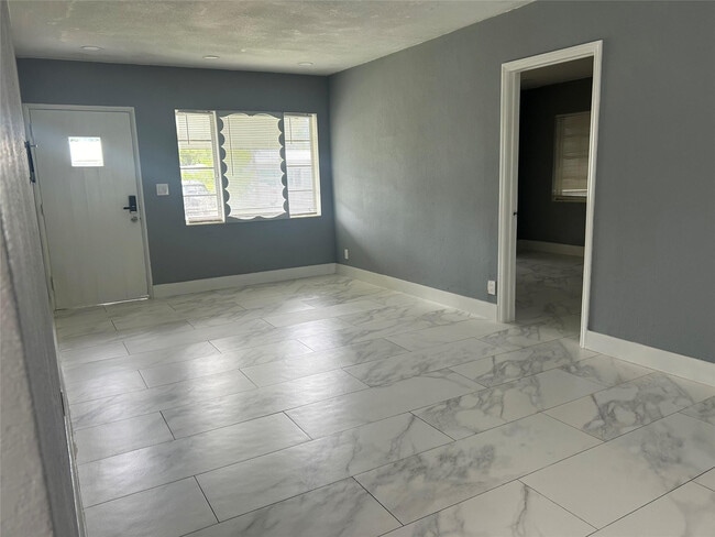 Foto del edificio - 2218 Roosevelt St