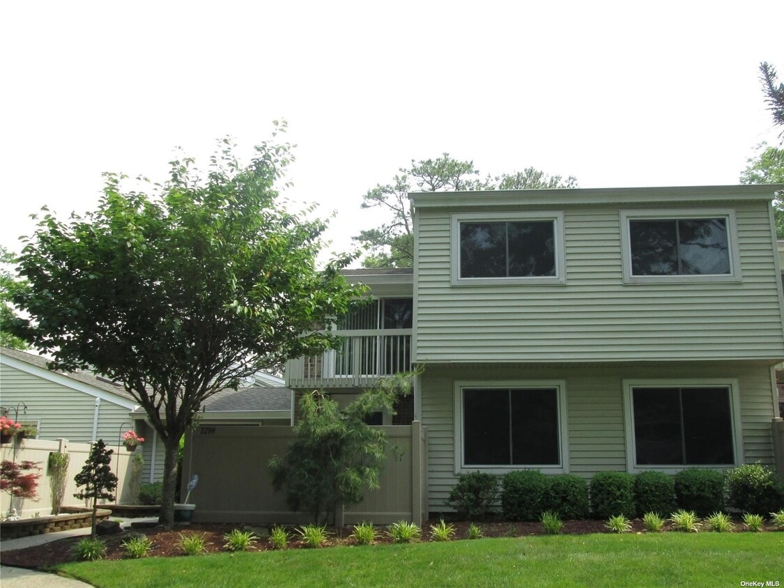 229 Springmeadow Dr, Holbrook, NY 11741 House Rental in Holbrook, NY