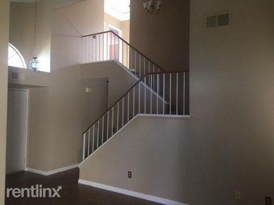 Building Photo - 1037 Langhorn St