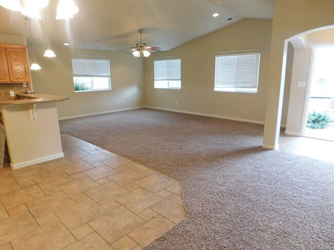 Foto del edificio - 3 Bed/2 Bath in Pearpark