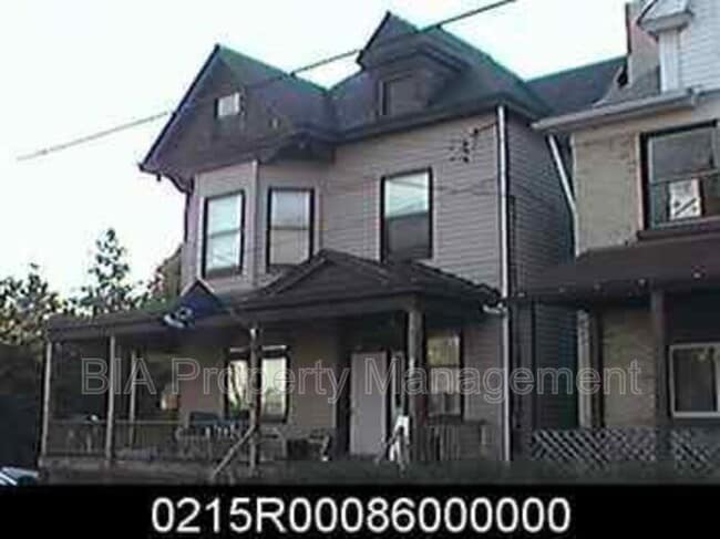 Building Photo - 585 Forest Ave