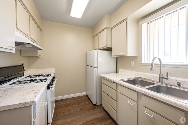 1 habitación, 1 baño - 725 pies cuadrados - Cocina - Mayfield Park