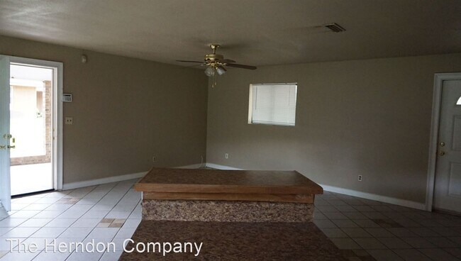 Building Photo - 3 br, 2 bath House - 1104 Pineview Drive