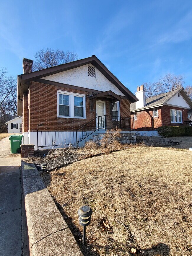 Foto del edificio - "Charming Brentwood house 2 bedrooms 1 Bathoom, Prime Location!"