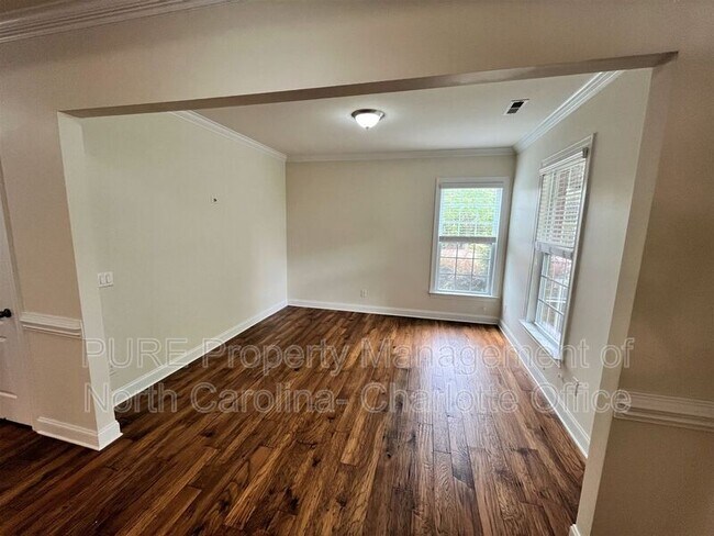 Foto del edificio - 10330 Royal Winchester Dr