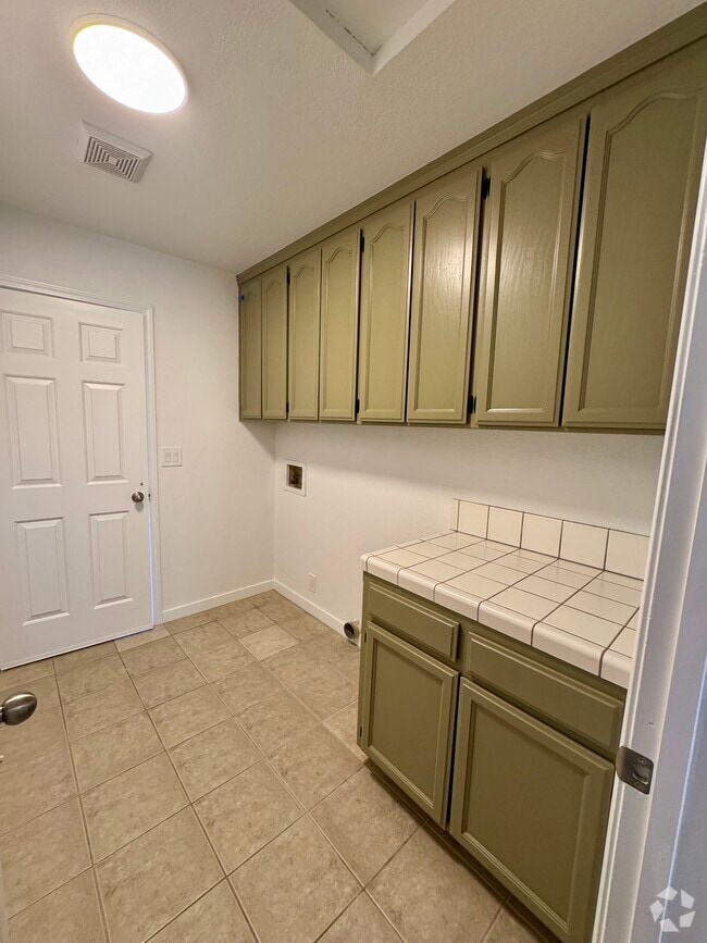 Building Photo - 6489 Ponderosa Way