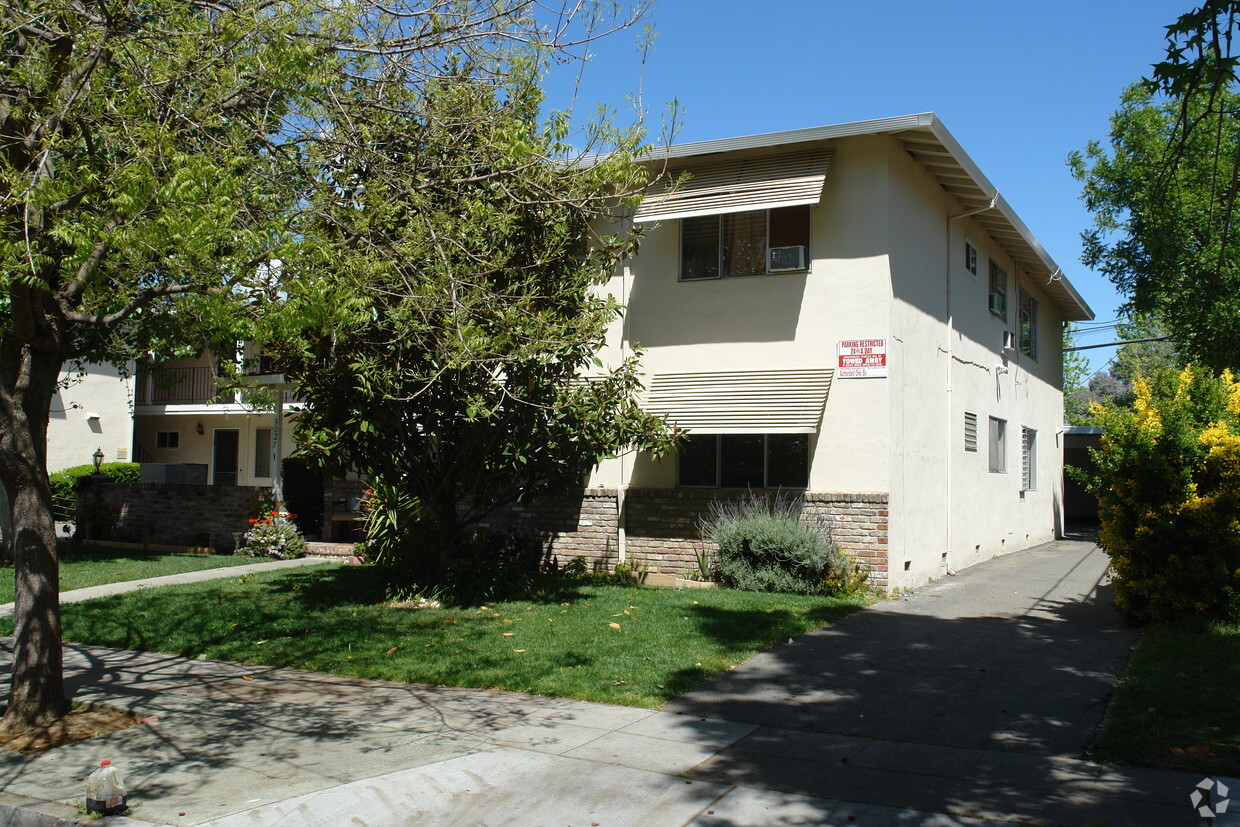 Building Photo - 3027 David Ave