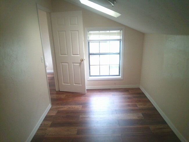 Building Photo - spacious two-bedroom, 2-bath TOWNHOUSE