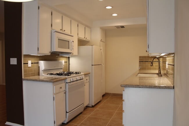 Building Photo - 2349 S Bentley Ave