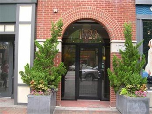 Building Photo - 1721 Washington St
