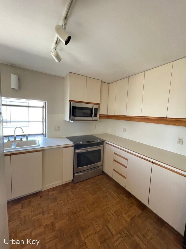 Building Photo - 2 br, 2 bath House - 3055 Alki Ave SW #C
