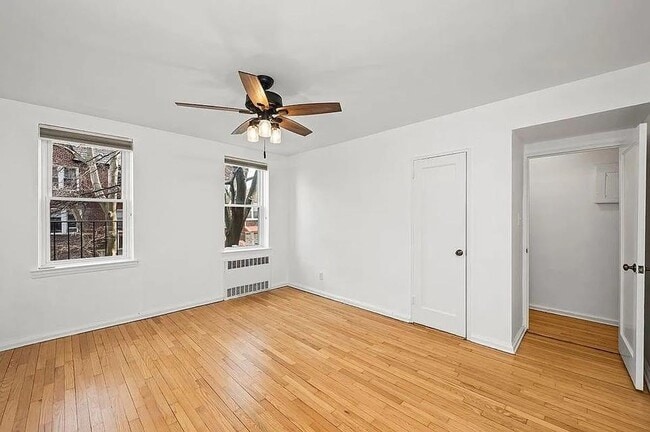 Building Photo - 302 96th St