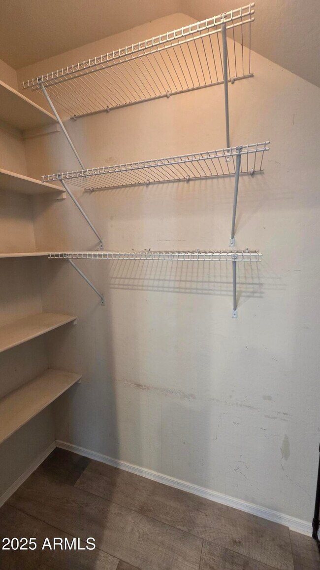 Building Photo - 2542 N Palo Verde Dr