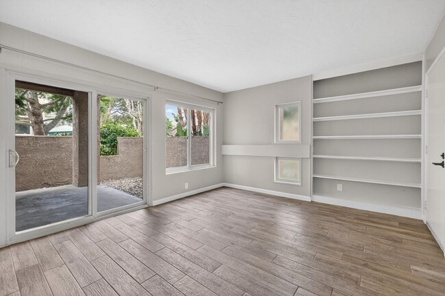 Building Photo - Large One Bedroom For Rent - Huntington Beach