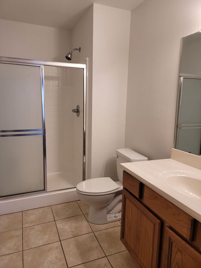 Building Photo - Duplex in Van Buren Available NOW!