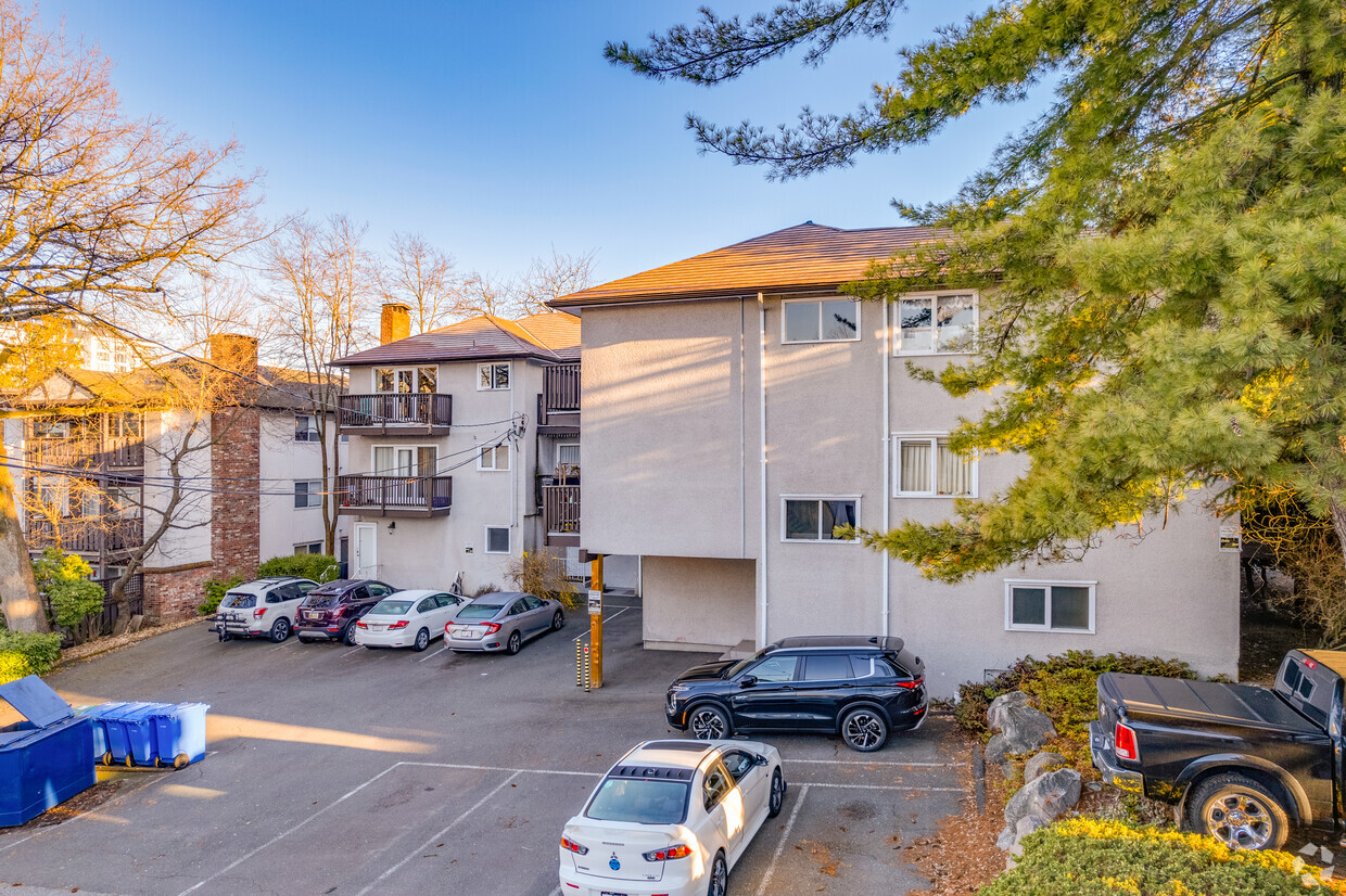 Building Photo - Cedarcrest Apartments