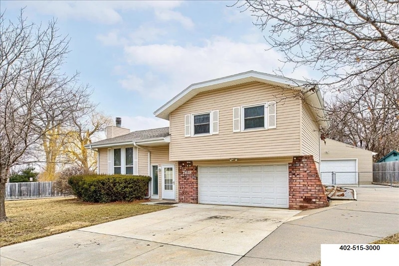 Photo - 7618 Emiline St (La Vista, NE)