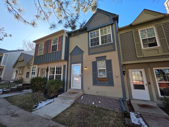 Foto del edificio - Beautiful 2 Bed 2 Bath Townhome!!