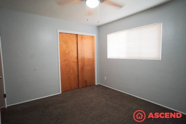 Building Photo - 3 Bedroom Home Near Compton Junior High in...