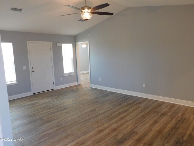 Building Photo - 2515 N Cedar Ln