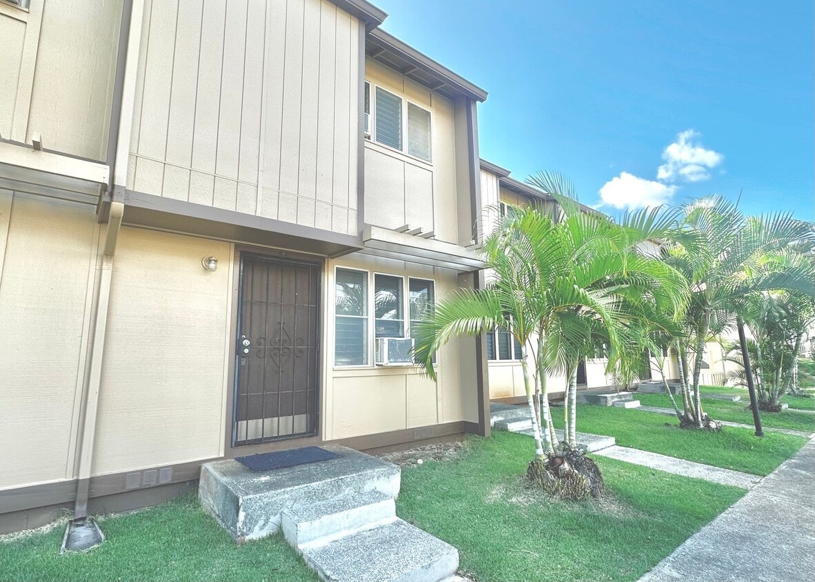 Foto principal - SPACIOUS TOWNHOUSE 2 BED/1.5 BATH/1 PRKG, ...