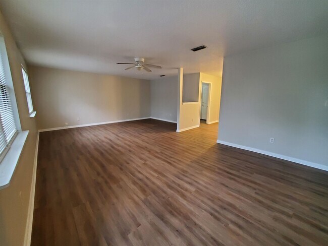 Foto del edificio - 1512 Van Delia Rd