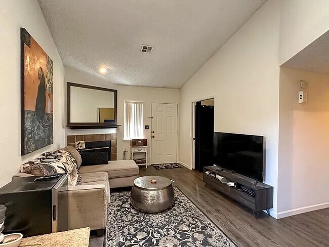 Foto del edificio - 2600 Brookside Dr