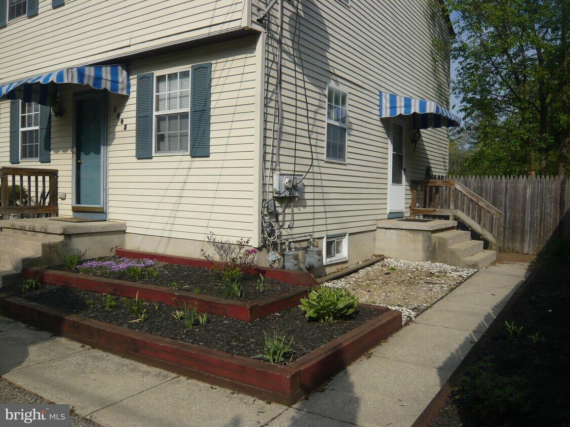 Foto principal - 1205 E Atlantic Ave