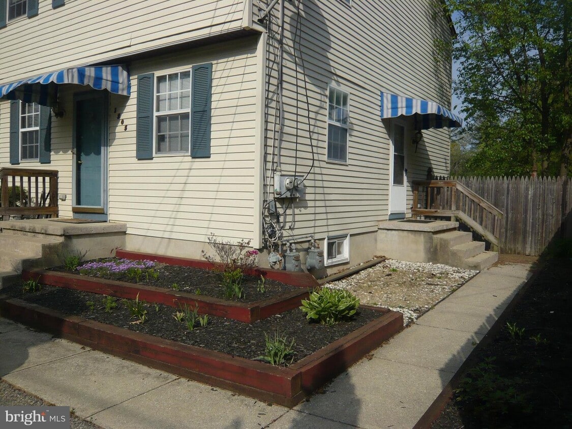 Primary Photo - 1205 E Atlantic Ave